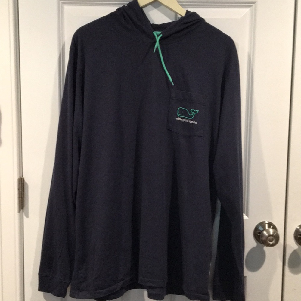 Vineyard  Vines hooded shirt